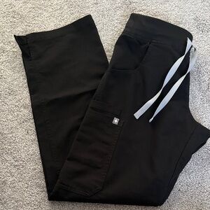 Figs Women’s cargo scrub pants